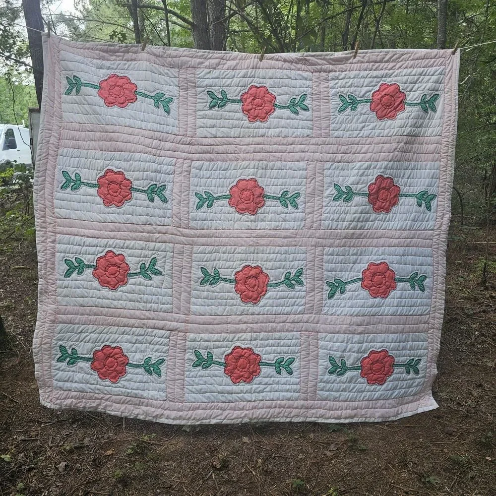 Vintage Handmade Floral Appliqué Full Size Quilt - Likely 1940s - 85x74
